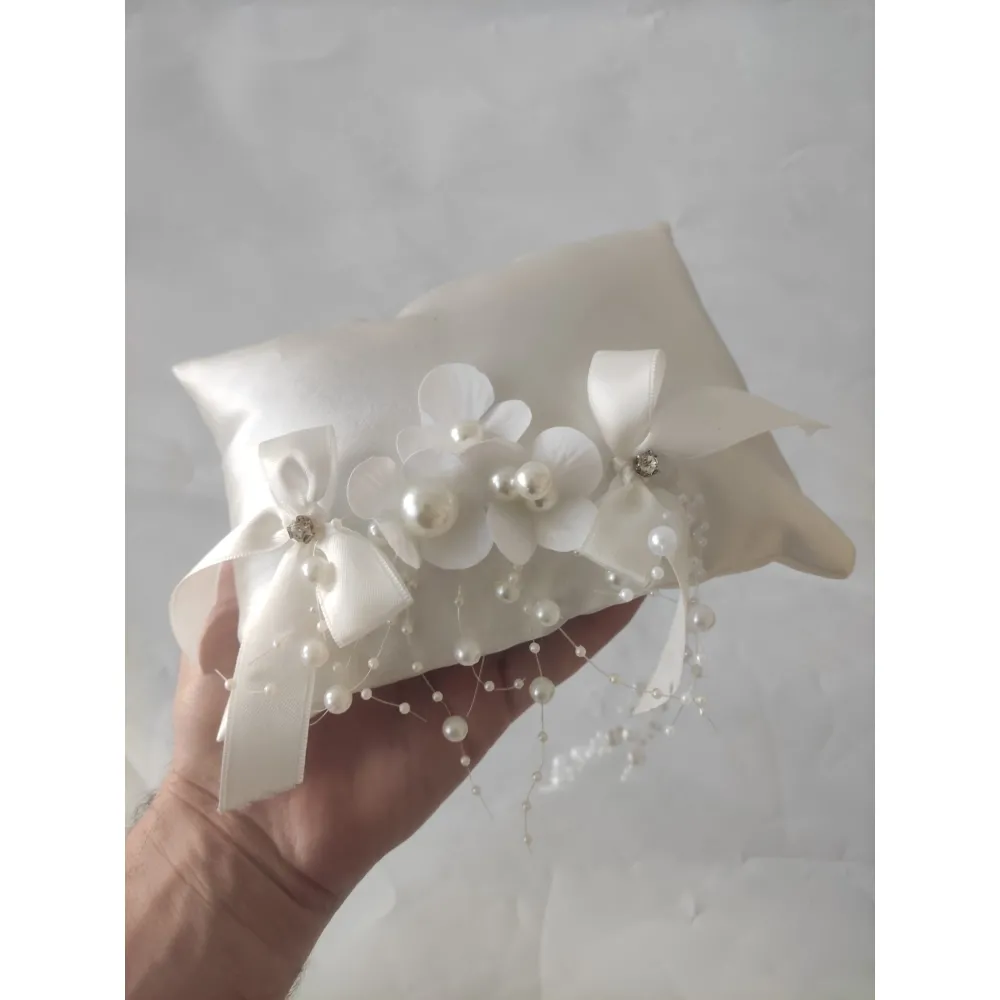 Saten İncili Takı İneliği